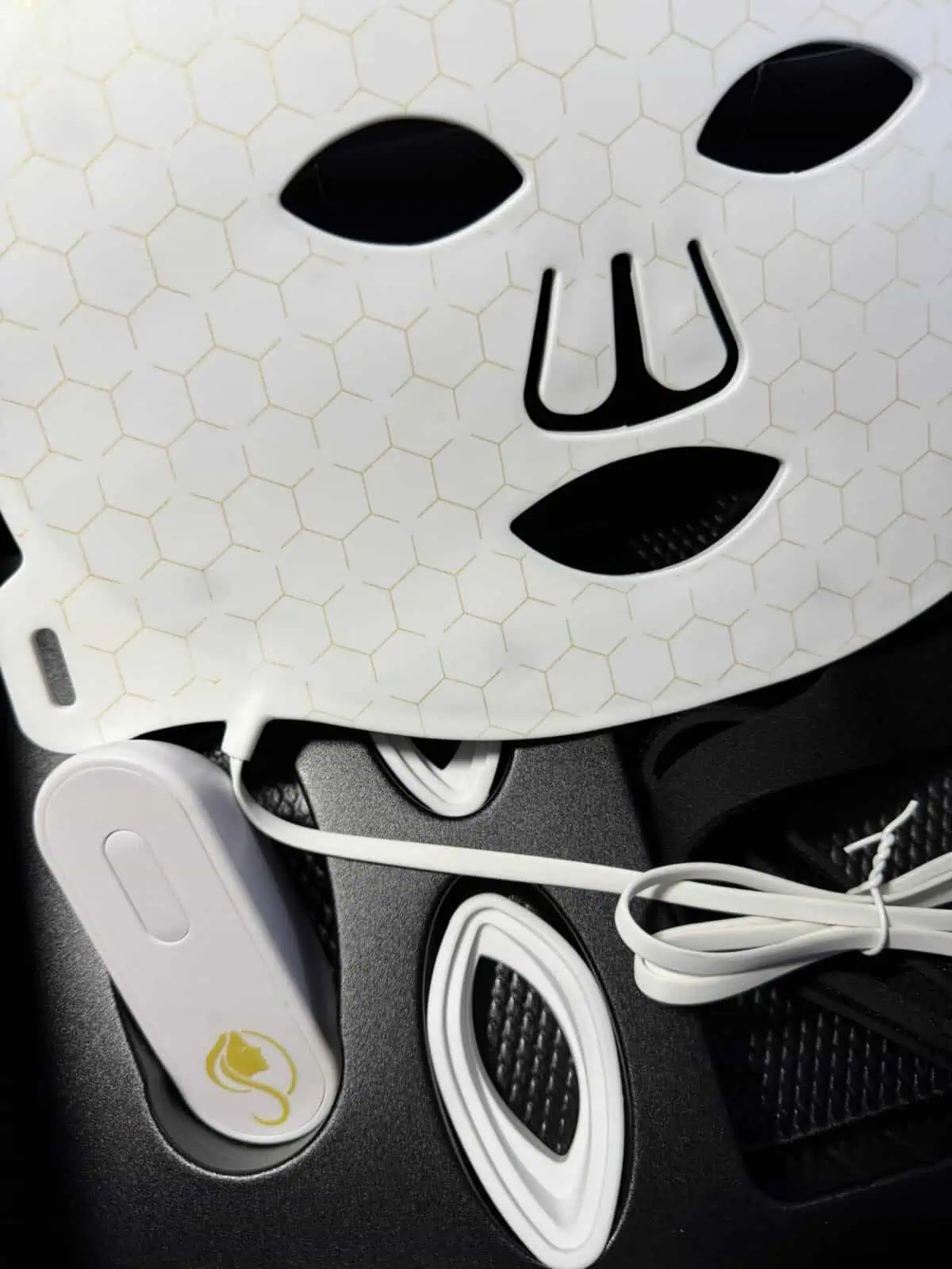 Silicone LED Mask + Vitamin ACE Product - Image 4